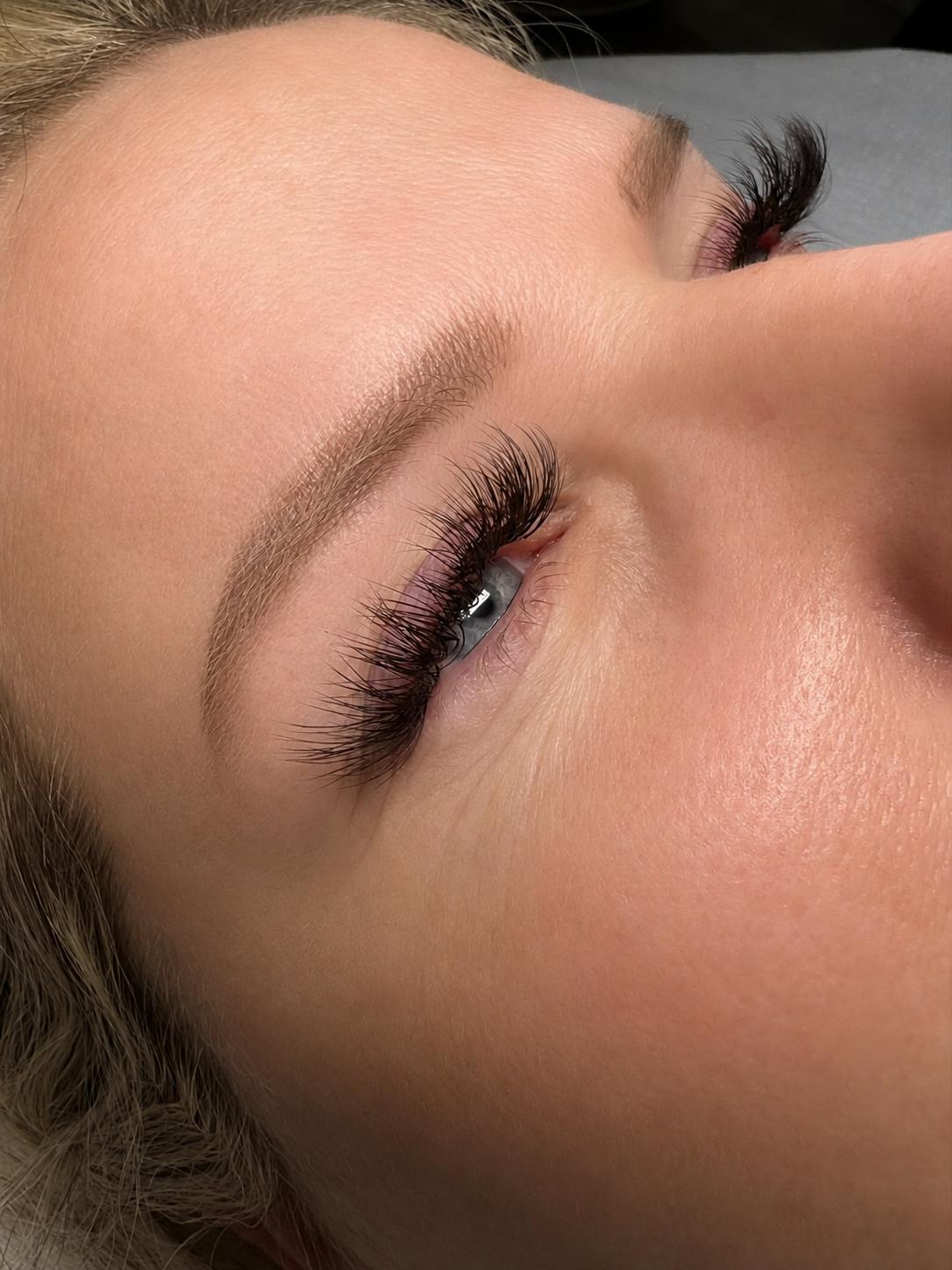 Wispy hybrid lash extensions on light skin